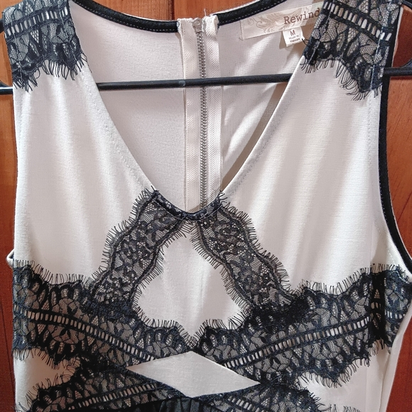 Dress - Picture 3 of 3